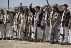 Houthi fighters surround Yemen PM