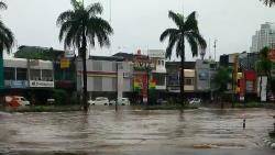 Floods paralyze Indonesia