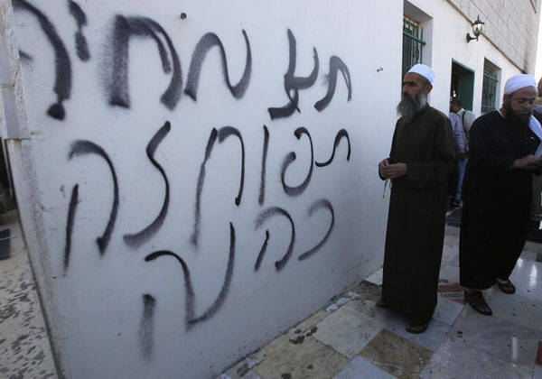 Jewish settlers torch mosque in W. Bank