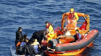 Greek coast guard sinks refugee boat