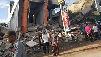 At least 25 people killed in Indonesian earthquake