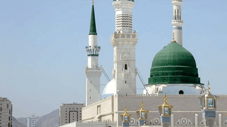 إخْبار النبي بموت أبي ذَرٍّ وَحْده