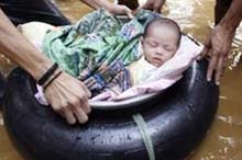 Jakarta floods: 200,000 homeless