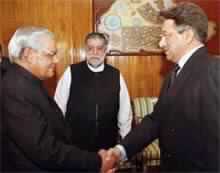 Vajpayee Willing to Hold Talks with Musharraf: Indian PM Arrives in Islamabad