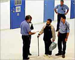Arab, Israeli Prisoners Leave for Germany