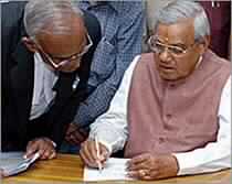 India: BJP Alliance Dropping  Seats