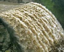 Thousands Evacuated in California as Dam Leaks